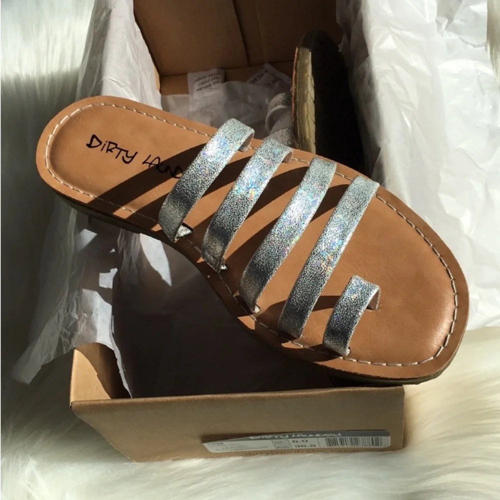 NWT Dirty Laundry Big Girl Erika Strappy Silver Flat Sandals